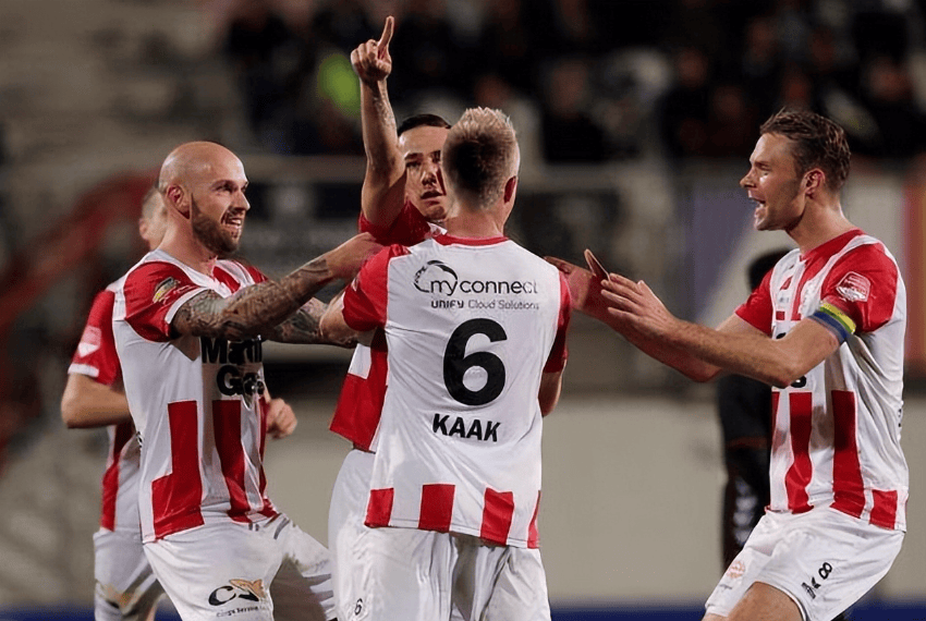 现出精准的 现出精准的