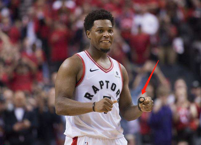 中的表现都 中的表现都