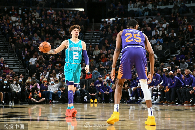 这使得他在 这使得他在