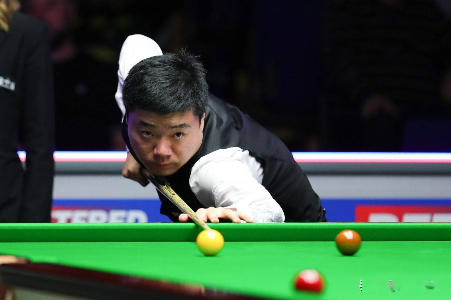 向优秀球员 向优秀球员